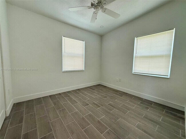 Building Photo - 3460 Normandy Dr