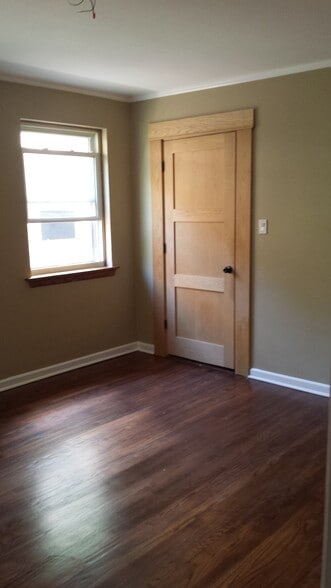 Bedroom - 6671 W Devon Ave