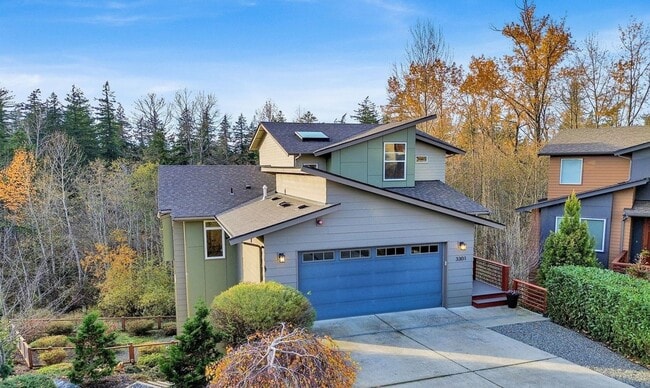 Building Photo - Beautiful Custom 4-bedroom 2.5 bath home. Barkley Neighborhood!