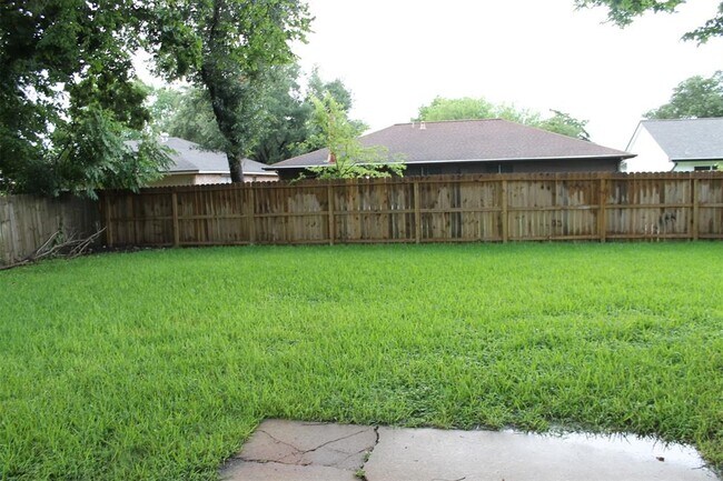 Building Photo - 7115 Tara Blue Ridge Dr
