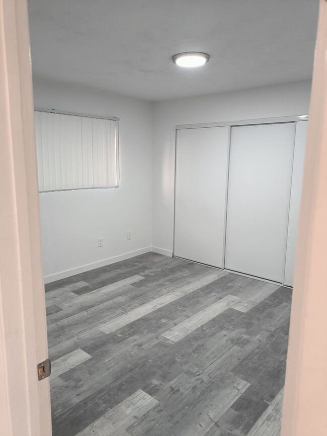 Building Photo - Remodeled 2 bedrooms 2 full baths corner u...