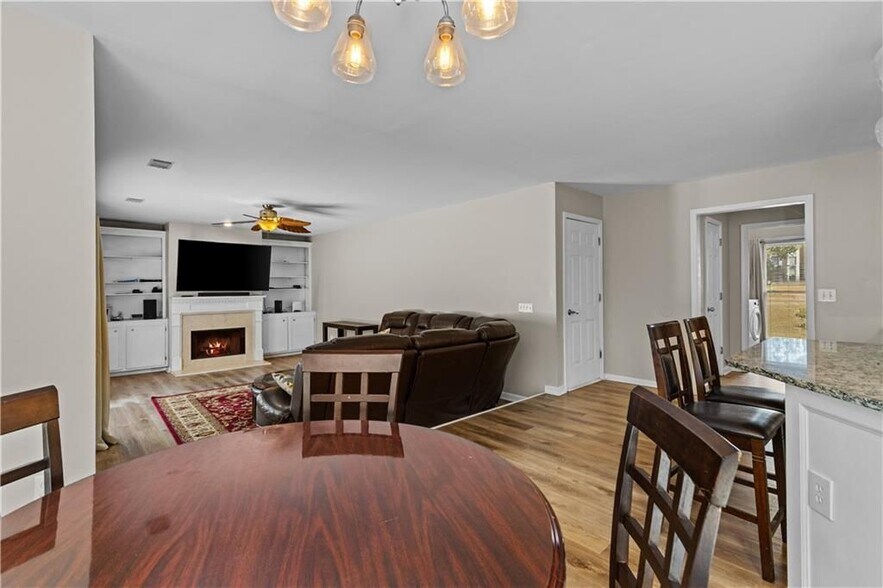 Building Photo - 2238 Roseberry Ln