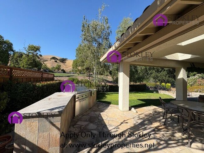 Building Photo - 270 Live Oak Dr