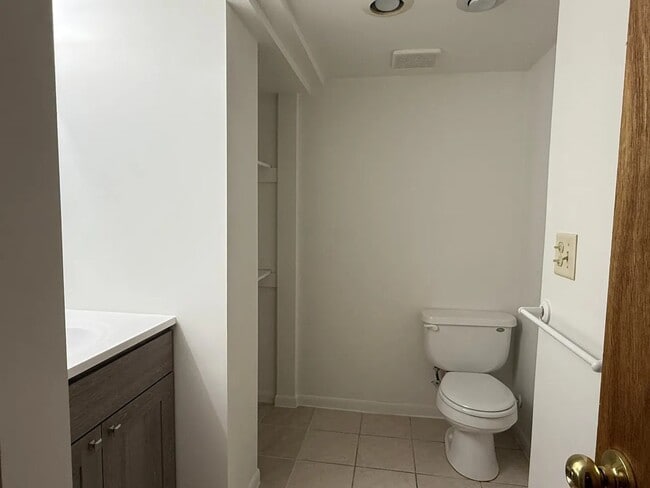 Building Photo - 1507 5th Ave NE