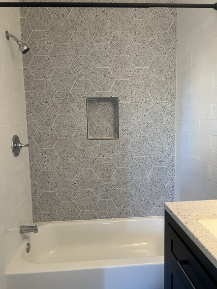 Building Photo - 808 Colton Dr