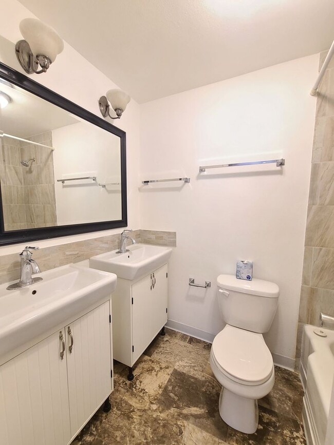 Building Photo - $2,200- 4 Bed / 2 Bath House on an Almost Acre Lot in Spokane Valley