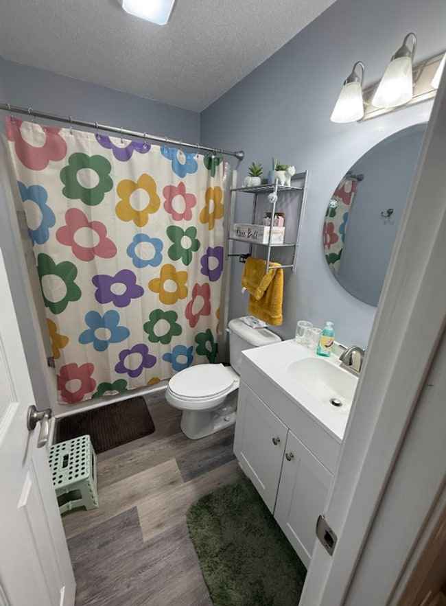 Building Photo - BONHAM AVENUE - 4BD - Students Welcome ($8...