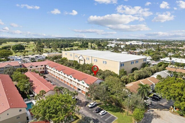 Building Photo - 2469 NE 14th St