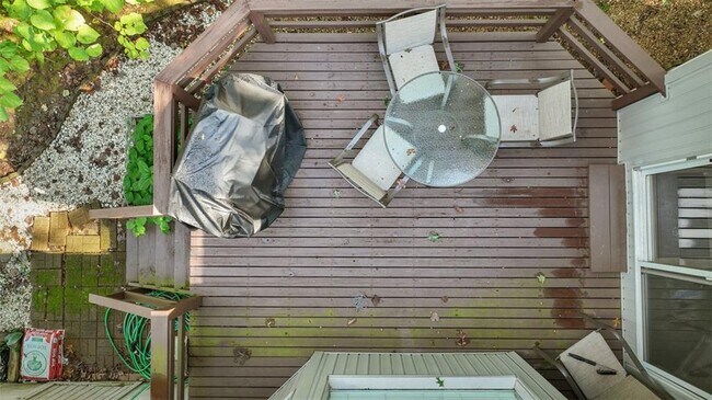 Building Photo - 9 E Elvendon Dr