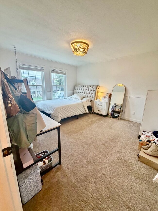 Building Photo - Gorgeous 4 Bedroom Home!!