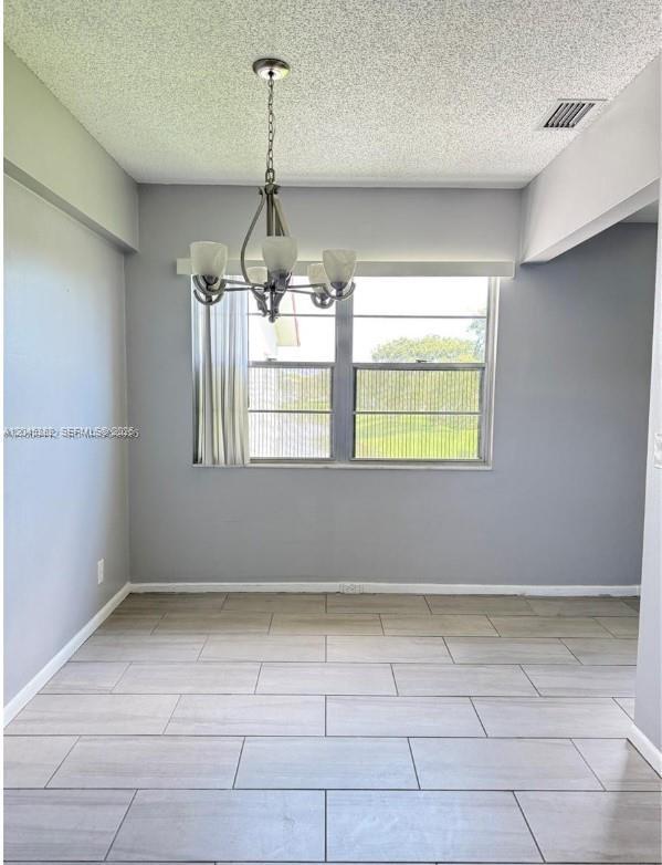 Building Photo - 165 Fanshaw D