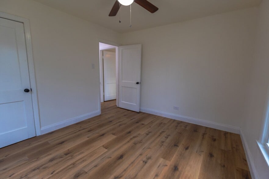 Building Photo - 1105 Spring Branch St