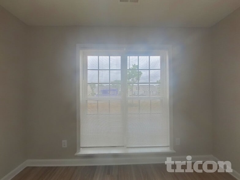 Building Photo - 608 Cottontail Ct N
