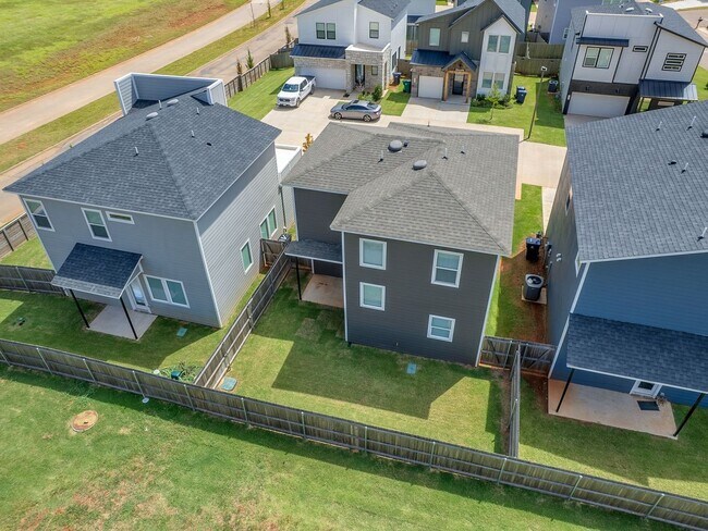 Building Photo - Beautiful New Construction Home in Edmond/...