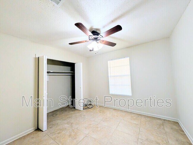 Building Photo - 23 Redwood Cir