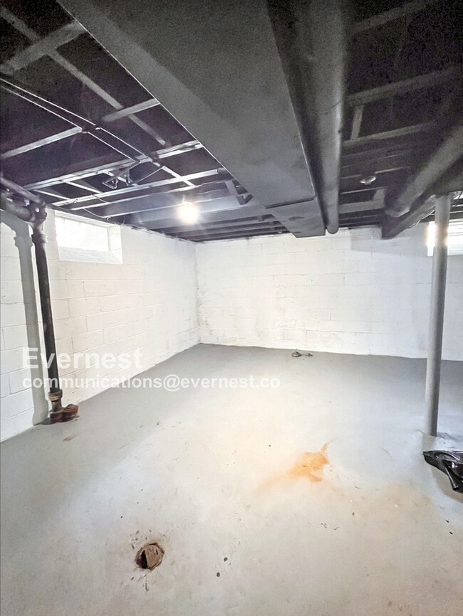 Building Photo - 12076 Laing St