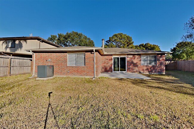 Building Photo - 2217 Clemson Dr