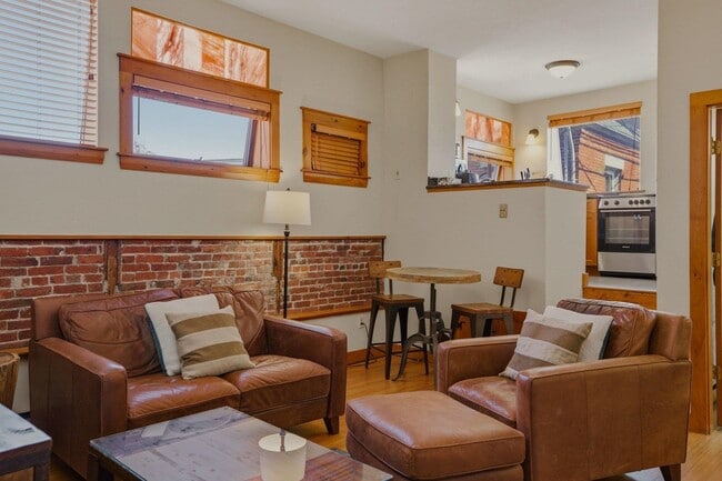 Building Photo - 5 Commercial Alley