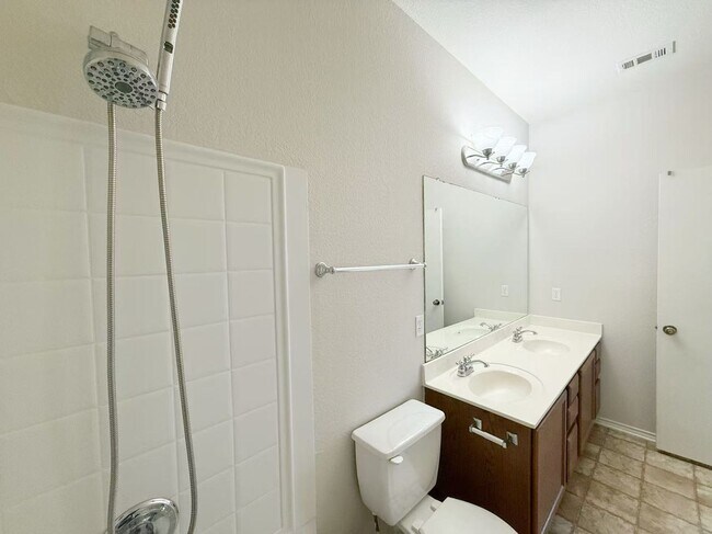 Building Photo - 1722 E Mesa Park Dr