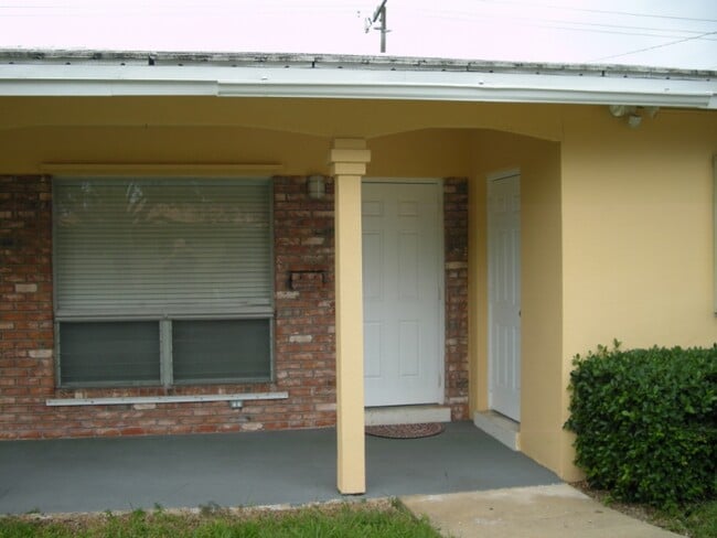 Building Photo - 2419 NE 2nd Ave