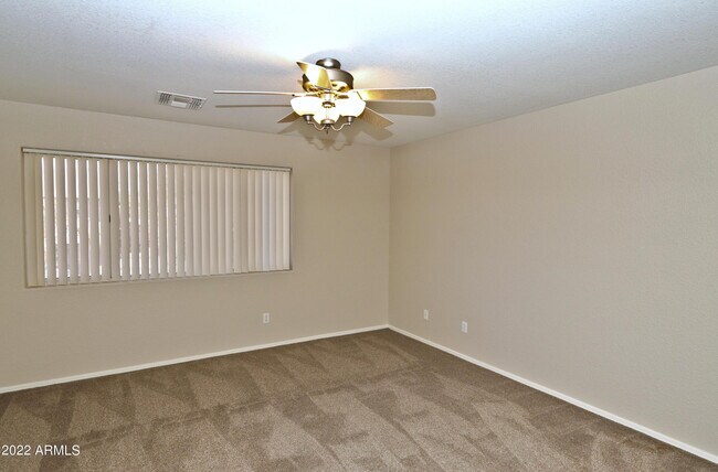 Building Photo - 14168 W Clarendon Ave