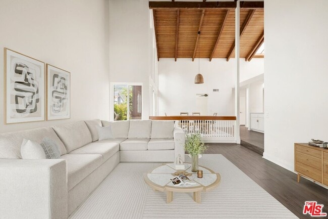 Building Photo - 1329 Avenida de Cortez