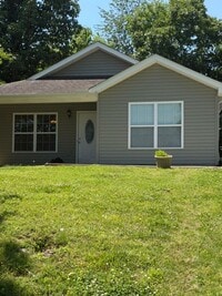 Building Photo - Maryville 37801 - 3 bedroom, 2 bath home - Contact Ed Johnson (865) 924-5045