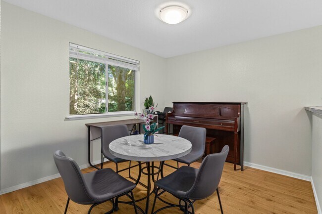 Building Photo - 19230 Forest Park Dr NE