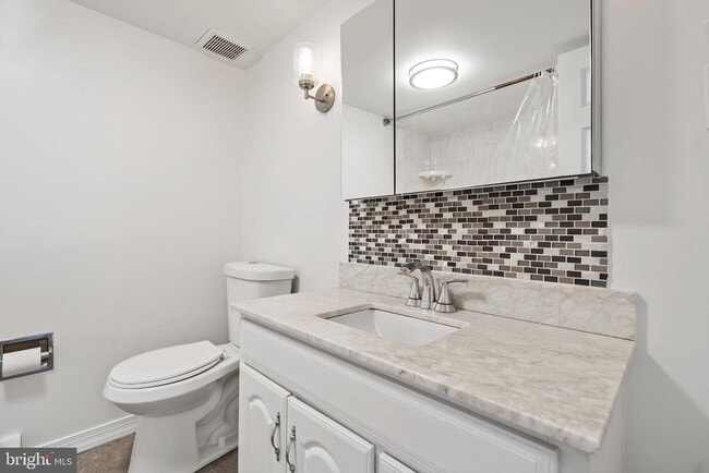 Building Photo - 236 Gerritt St