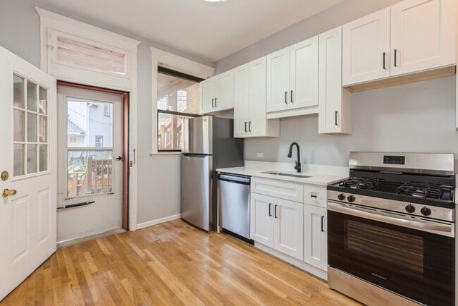Building Photo - 1261 W Ardmore Ave