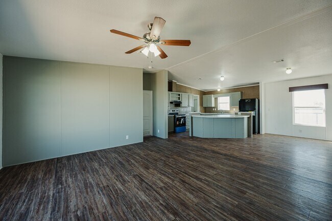 Building Photo - 2423 N Redondo Ave