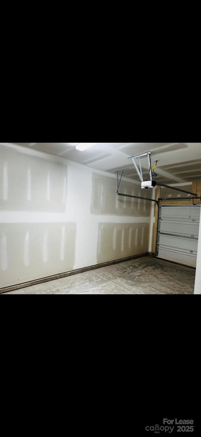 Building Photo - 2788 Yeager Dr NW