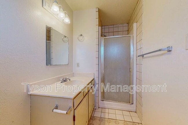 Building Photo - 5516 Cancelar Dr NE
