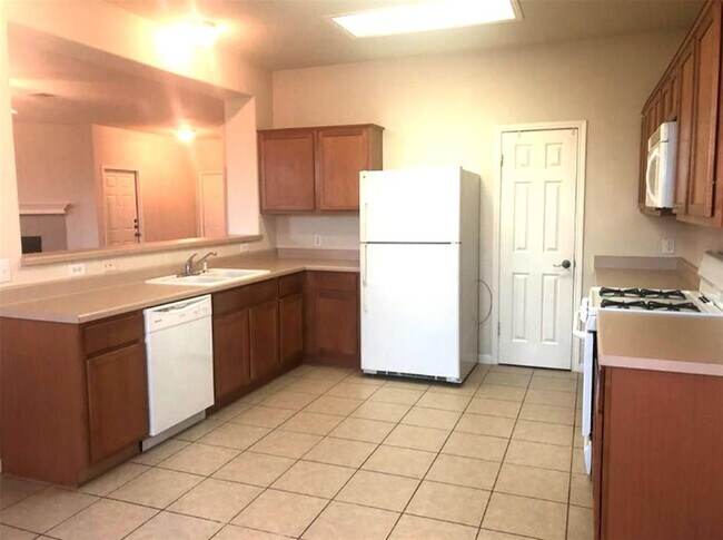 Building Photo - 1009 Middle Brook Dr