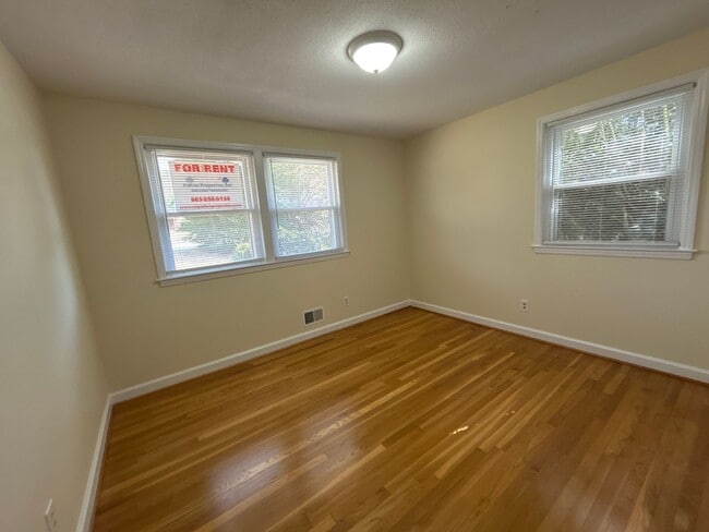 Building Photo - Saluda Gardens Home