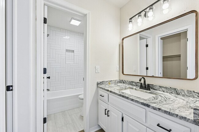 Building Photo - Newly Renovated Broken Arrow Beaut! Available for Immediate Move In!