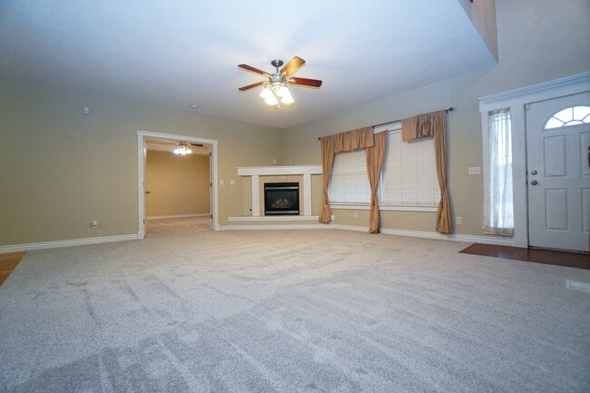 Building Photo - 11565 W Zachery Ave