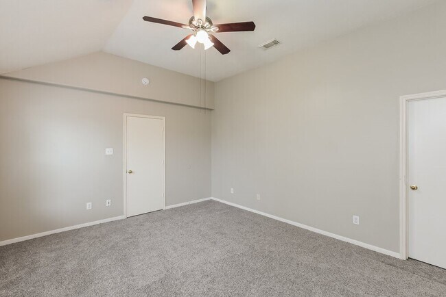 Building Photo - 6602 Bluebottle Ln