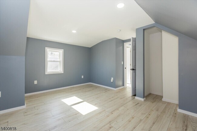 Building Photo - 1 Pine Ct