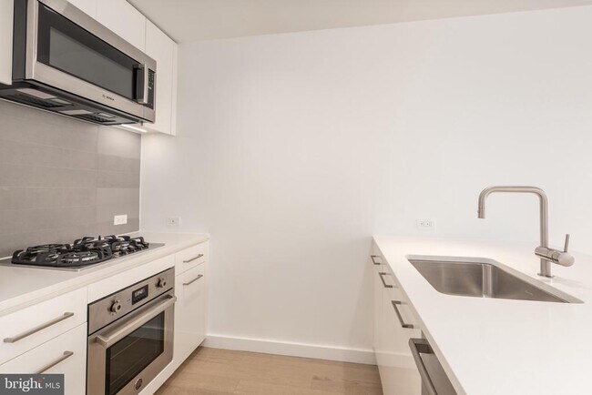 Building Photo - 1110 23rd St NW