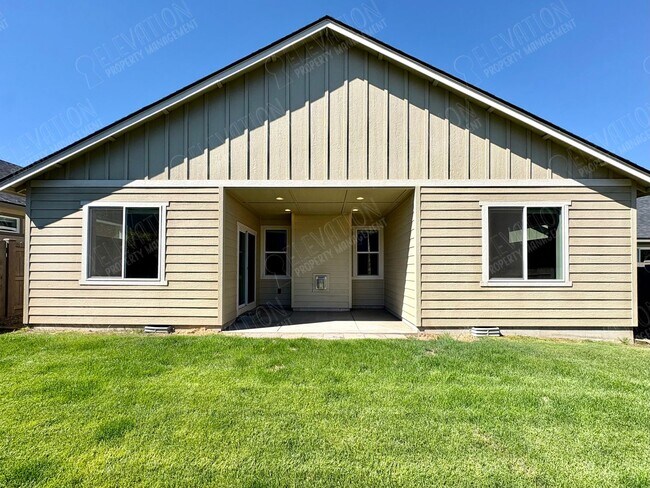 Building Photo - 60868 SE Sweet Pea Dr