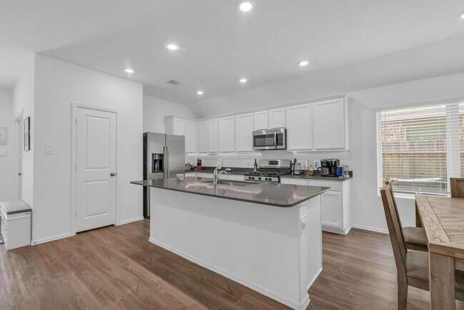 Building Photo - 1413 Cantabria Ct