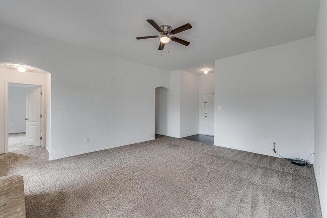 Building Photo - 1618 Sabine Dr