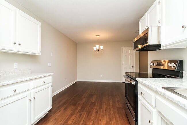 Building Photo - 617 Freedom Ct