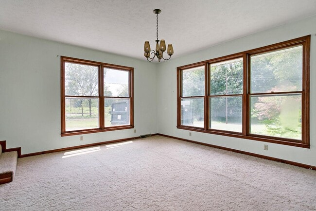 Building Photo - 554 Cox Ln