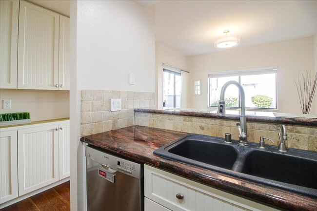 Building Photo - 1398 Meadow Ridge Cir