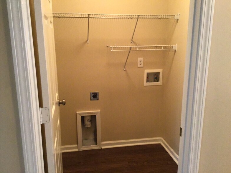 Building Photo - 5069 Carrington Ct