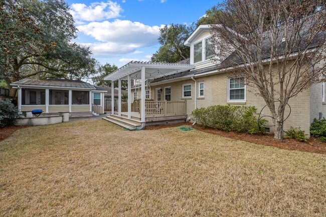 Building Photo - 3BD/3BA PLUS LOFT AND DETACHED ADU Located in SOUTH WINDAMERE-Available May 1, 2026!