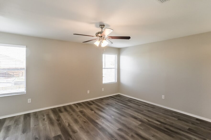 Building Photo - 6945 Meadow Way Ln