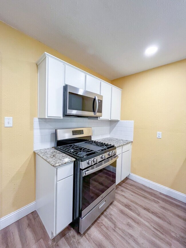 Building Photo - Available NOW!!!! This charming 1 story, 2...